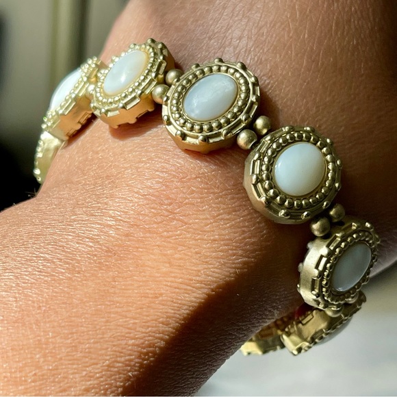 CHICOS | NYSSA Reversible Stretch Bracelet Crisp White Sultry Crimson Gold Tone - Picture 7 of 9